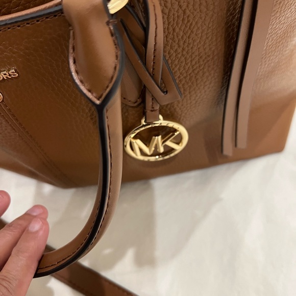 Michael Kors leather handbag - Picture 6 of 9
